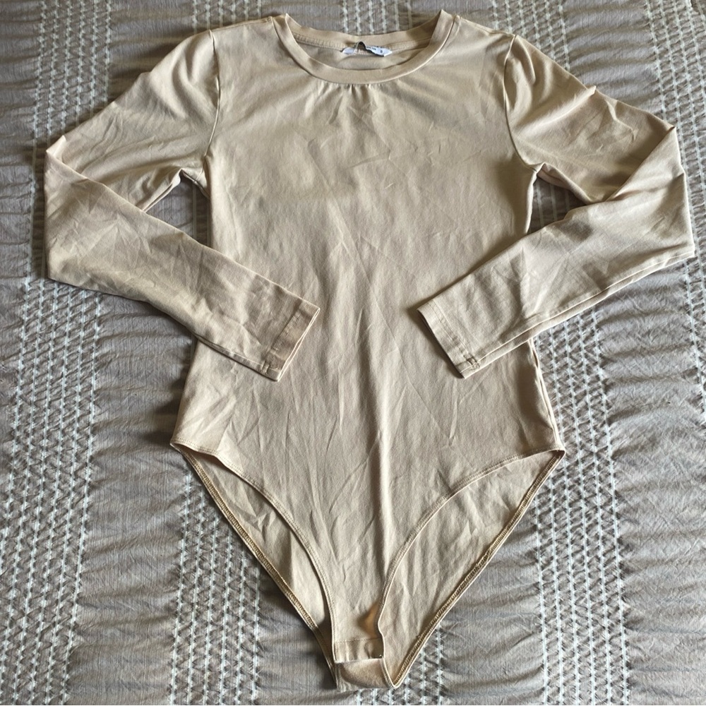 Mangopop Bodysuit Womens Small Beige/Nude Long Sleeve Crew Neck Snap One Piece